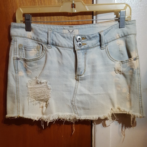 Ocean Drive Dresses & Skirts - Distressed and Paint Splattered Jean Skirt Size M